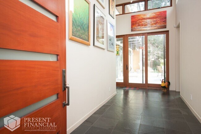 Foto del edificio - 4 br, 3 bath House - 1930 Edgewood Dr