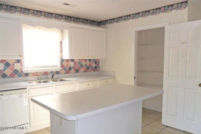 Foto del edificio - Wonderful 3 Bedroom Home-437 Boysenberry