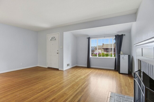 Building Photo - 251 C St