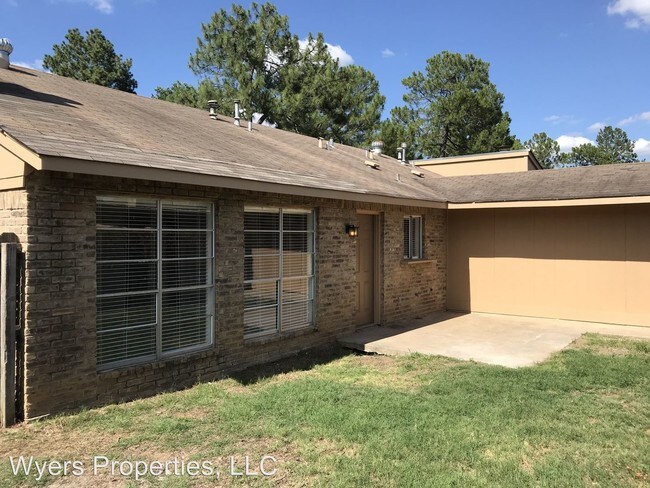 Foto del edificio - 2109 Oak Hollow St