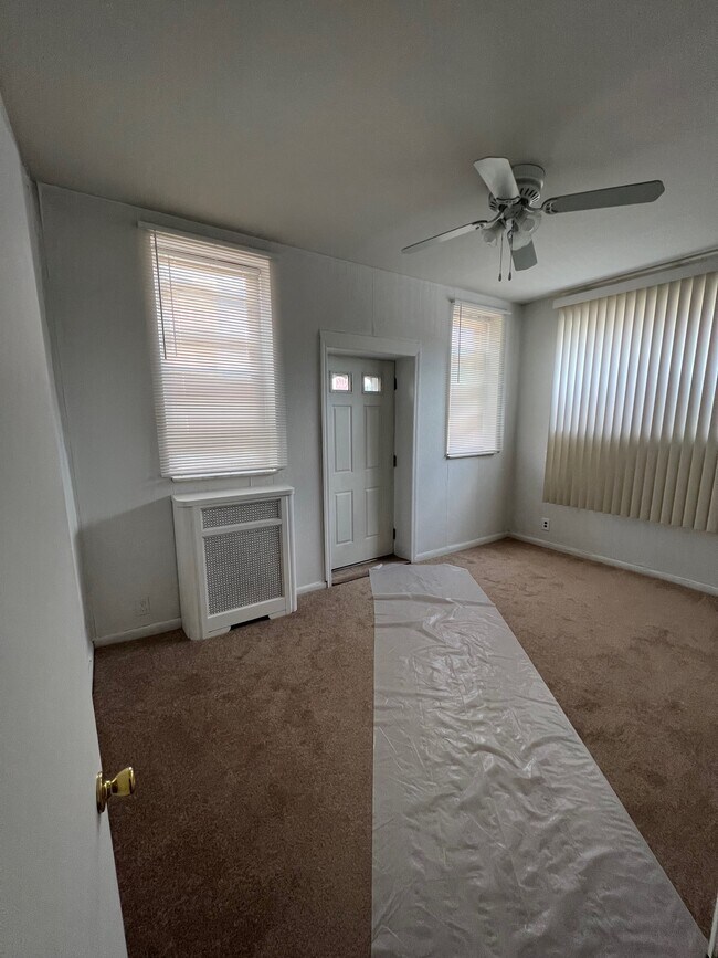 Front room - 2848 S Warnock St