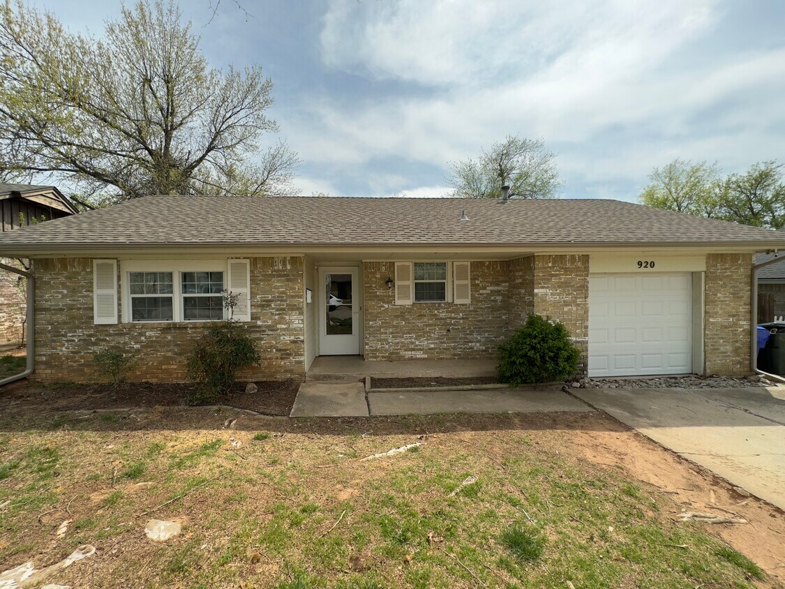 Photo - 920 Sequoyah Trail (Norman, OK)