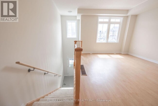 Building Photo - 135 Senay Cir