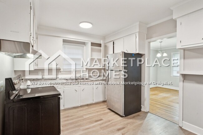 Building Photo - 2001 Forest Dr