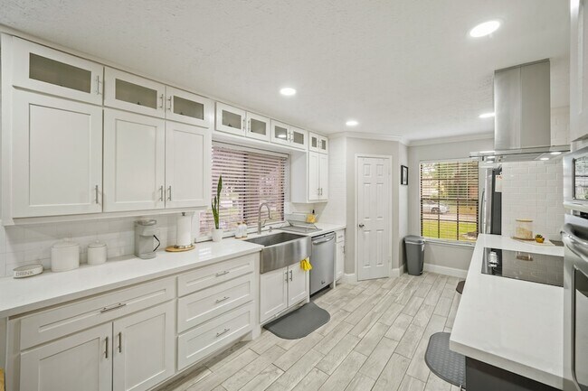 Foto del edificio - 15831 Ridge Park Dr