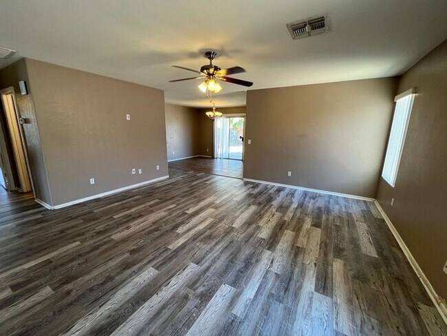 Building Photo - COMING SOON! Spacious 3 Bed 2 Bath Home in...