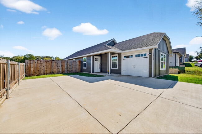 Building Photo - 1016 Ray Dr