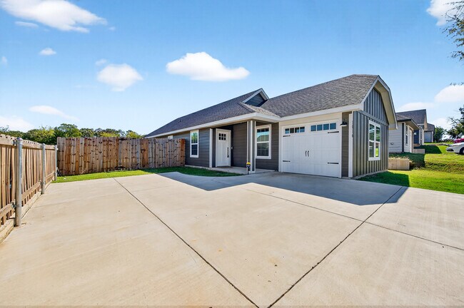 Foto del edificio - 1016 Ray Dr