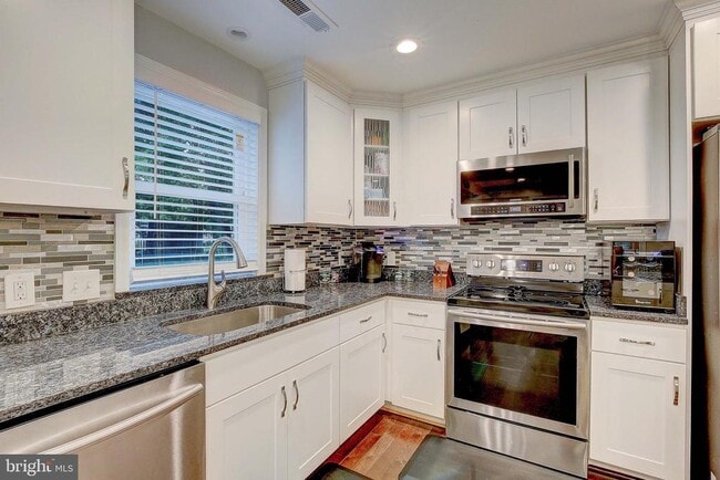 Building Photo - 3585 Loch Haven Dr