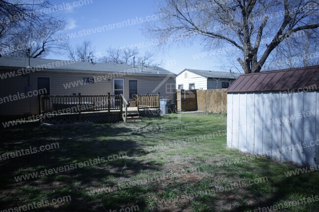 Building Photo - 1204 SW 24th Pl