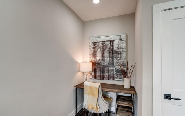 Foto del edificio - Large 3 Bed/ 2 Bath Condo in Petworth w/ S...