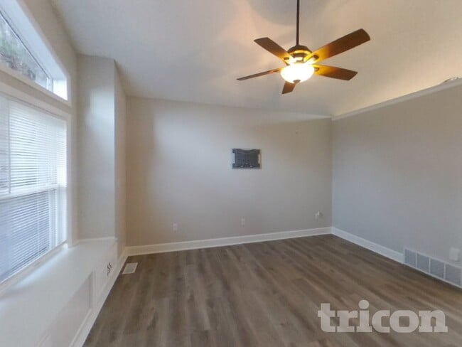Building Photo - 3460 Cedarhurst Way
