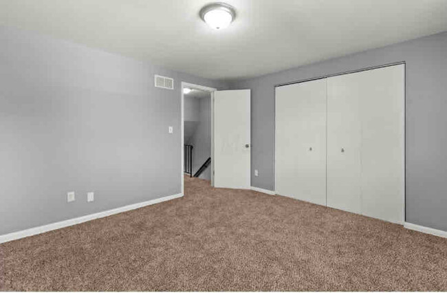 Foto del edificio - 2370 Woodbrook Cir S
