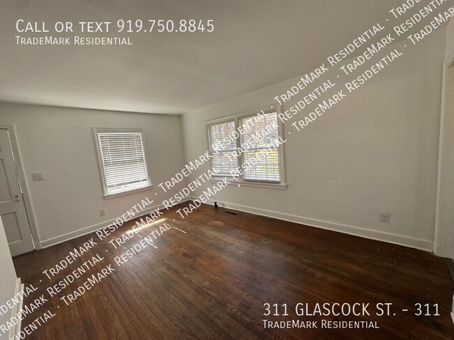 Building Photo - 2BR.1BA 2 Story Apartment in Prime Downtow...