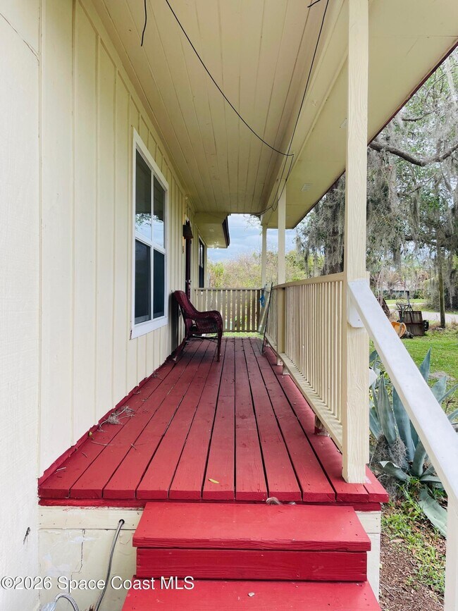 Foto del edificio - 2235 Macedo Rd NE