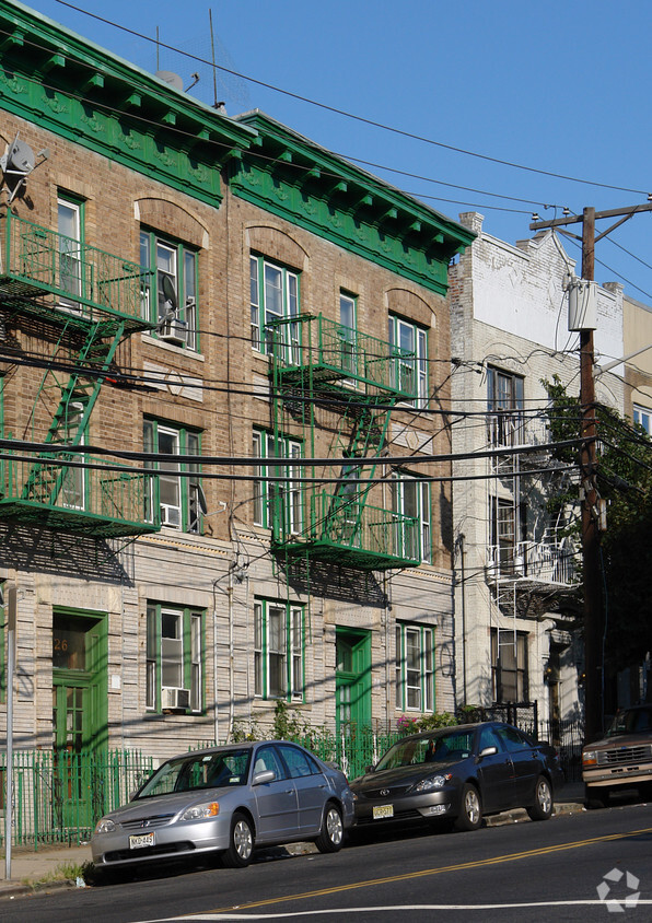 Primary Photo - 24 Broadway