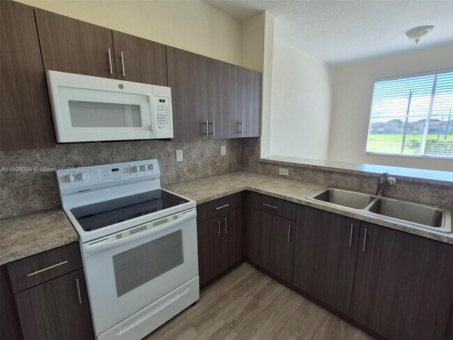 Building Photo - 17820 NW 73rd Ave