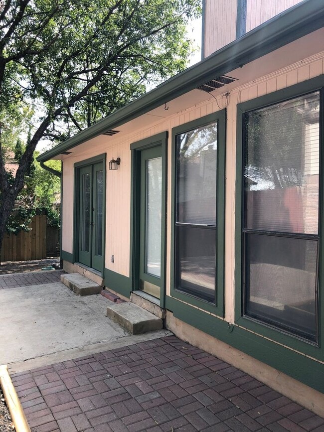 Building Photo - 2 Bedroom Single Family Home in San Antonio