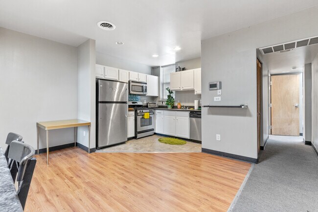 Foto del edificio - 1428 Cecil B Moore Ave