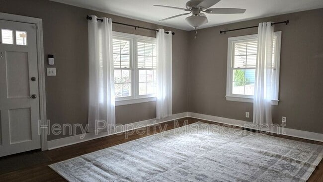 Photo - 309 Webster St House