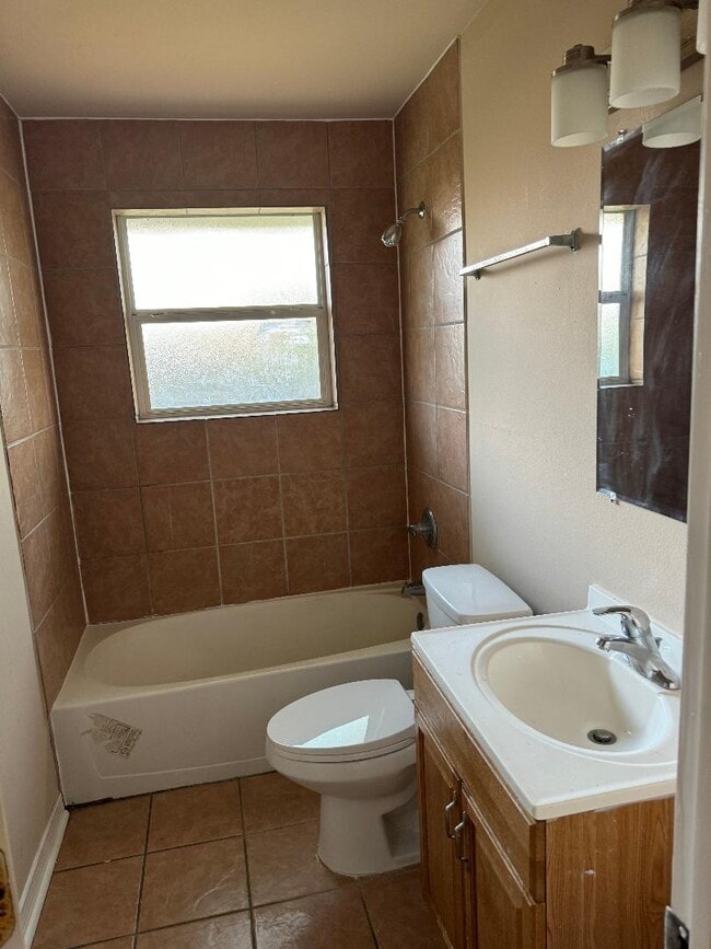 Building Photo - 4627 Evangeline Dr