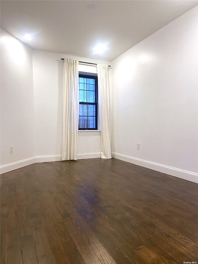 Foto del edificio - 703 Greene Ave
