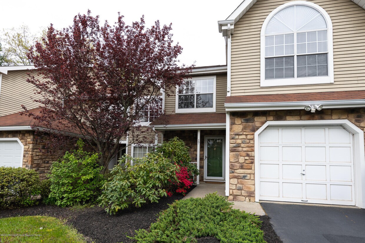 Primary Photo - 17 Saddle Ct