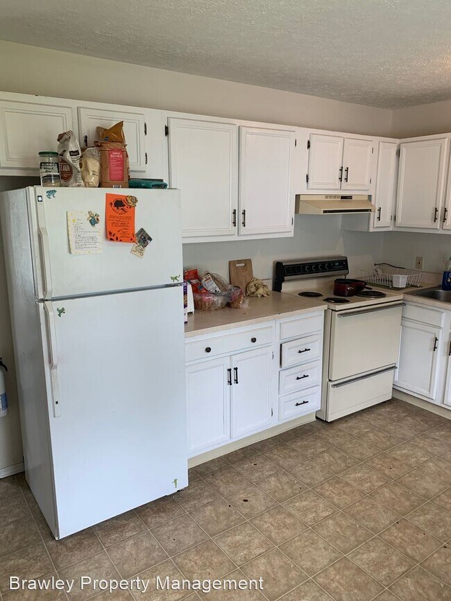 Foto del edificio - 3 br, 1.5 bath House - 825 W. 11th St