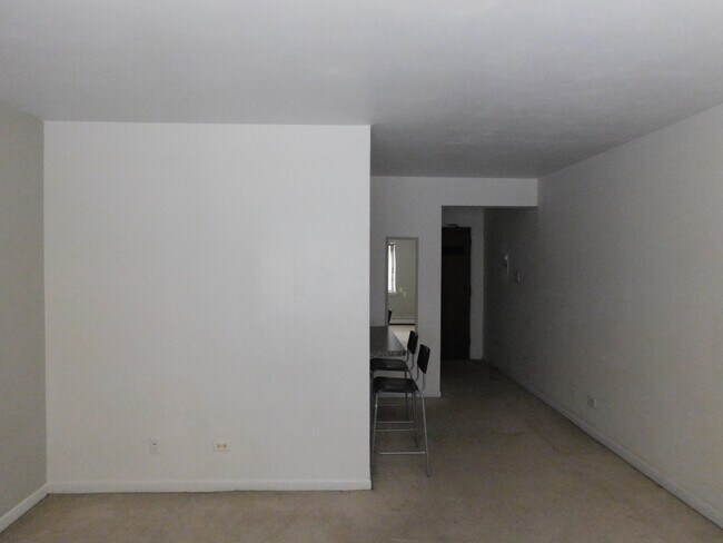 Foto del edificio - 3620 N Pine Grove Ave