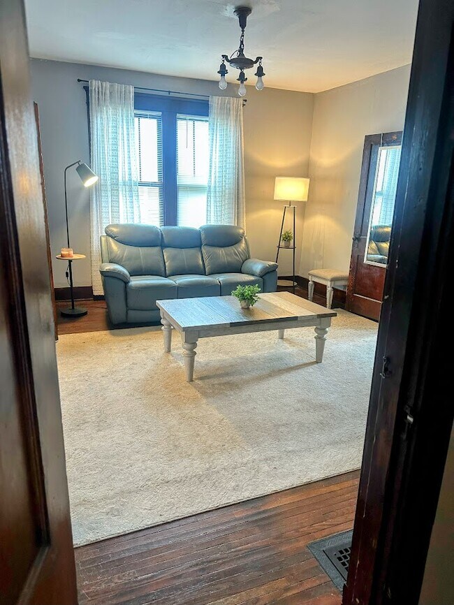 Foto del edificio - 1336 Pennock Ave