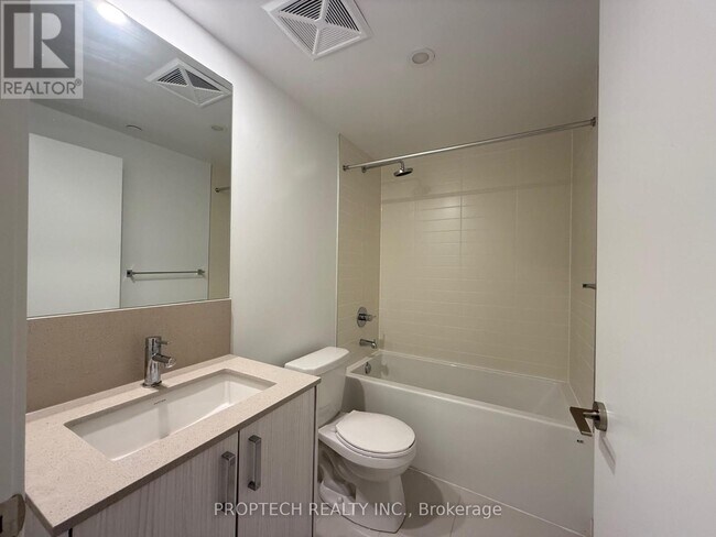 Photo du bâtiment - 1787-1787 St Clair Ave W