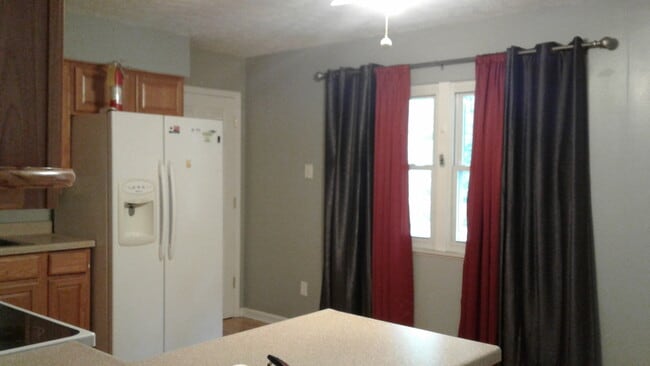 Building Photo - 302 W Tecumseh Dr