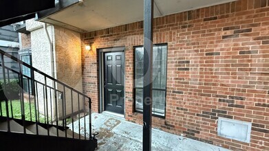 Building Photo - 7025 Hemlock Ave