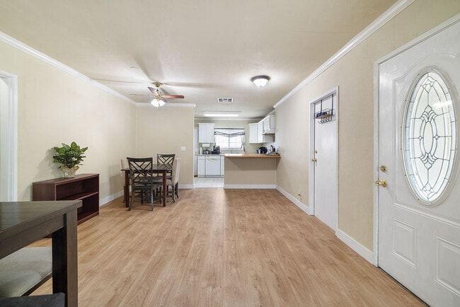 Building Photo - 11050 Keswick St