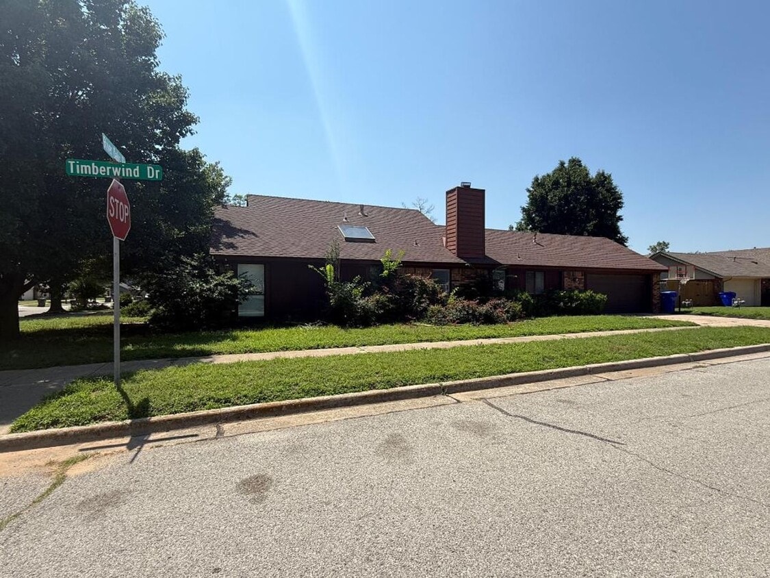 Primary Photo - 3 Bed 2 Bath Home For Lease August 1!