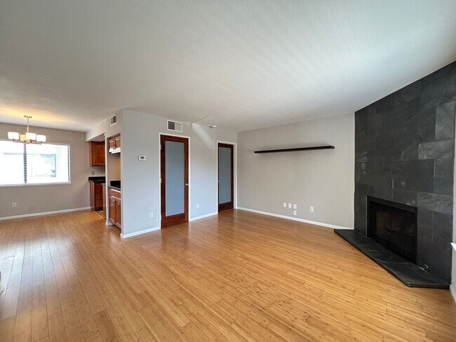 Foto del edificio - Beautifully Upgraded 2 Bed 2.5 Bath Townhome