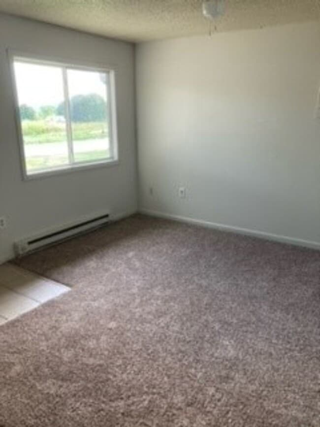 Building Photo - 3 Bedroom, Single-story Townhomes for rent...