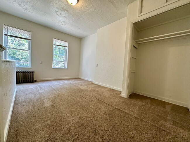 Building Photo - Super Spacious Three Bedroom on Bates Stre...