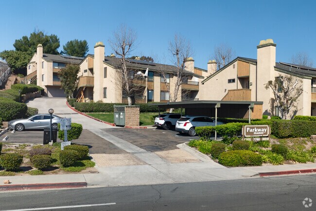 Entrada - Parkway Manor