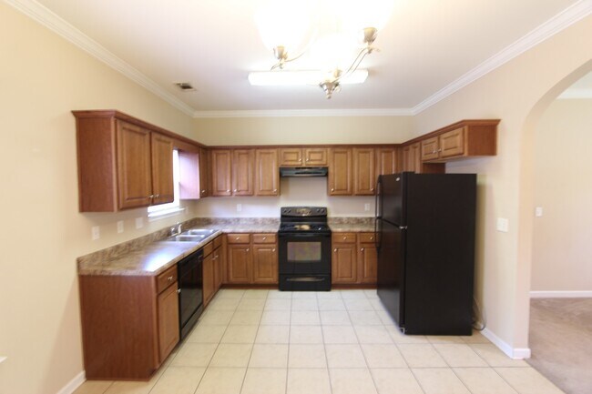 Building Photo - Homewood Area - Oxmoor Glen - Minutes to D...