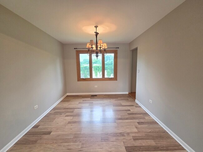 Foto del edificio - 8112 Rutherford Dr