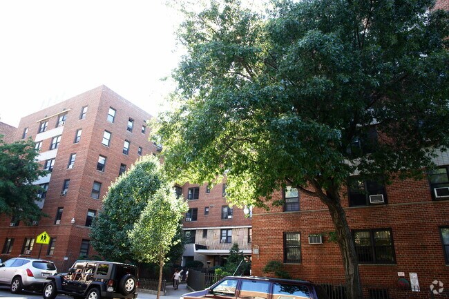 Building Photo - 14230 Sanford Ave