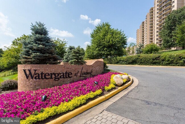 Foto del edificio - 307 Yoakum Pkwy