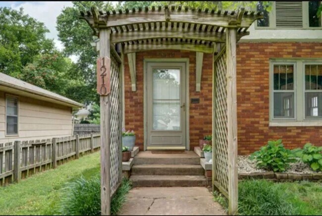 Foto del edificio - Spacious 3-Bedroom, 1-Bathroom Home AVAILABLE NOW!!