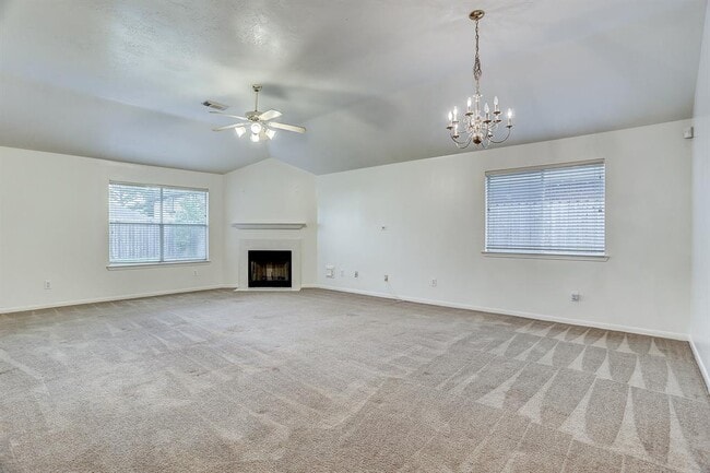 Building Photo - 2207 Heatherwood Dr