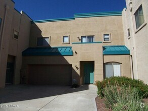 Building Photo - 1015 S Val Vista Dr