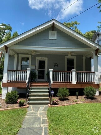 Beautiful front entrance with covered porch - 1505 Russell St