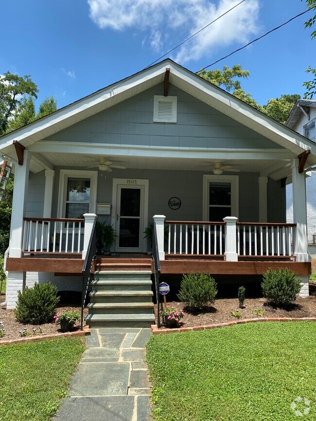 Beautiful front entrance with covered porch - 1505 Russell St