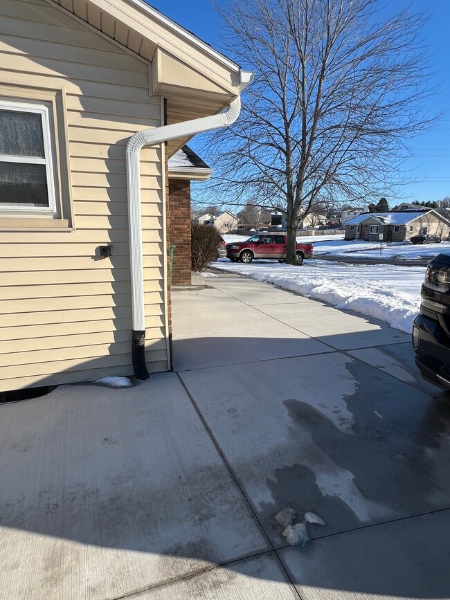 Building Photo - 5324 Jennifer Dr