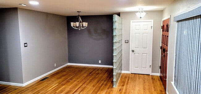 Building Photo - 40825 Robin St